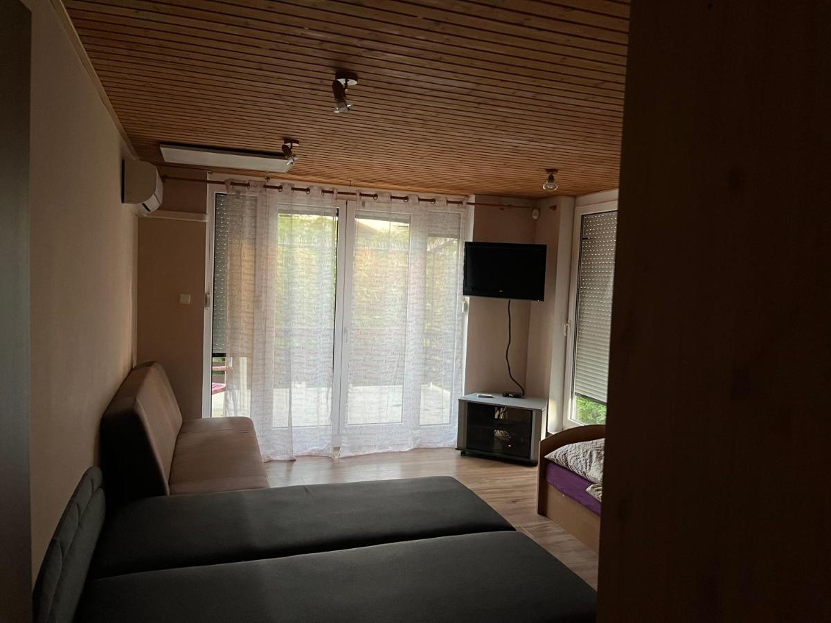 Apartment Jane Senec Εξωτερικό φωτογραφία